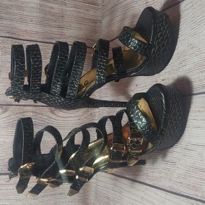 Queen Chateau Platform Heels Size 8